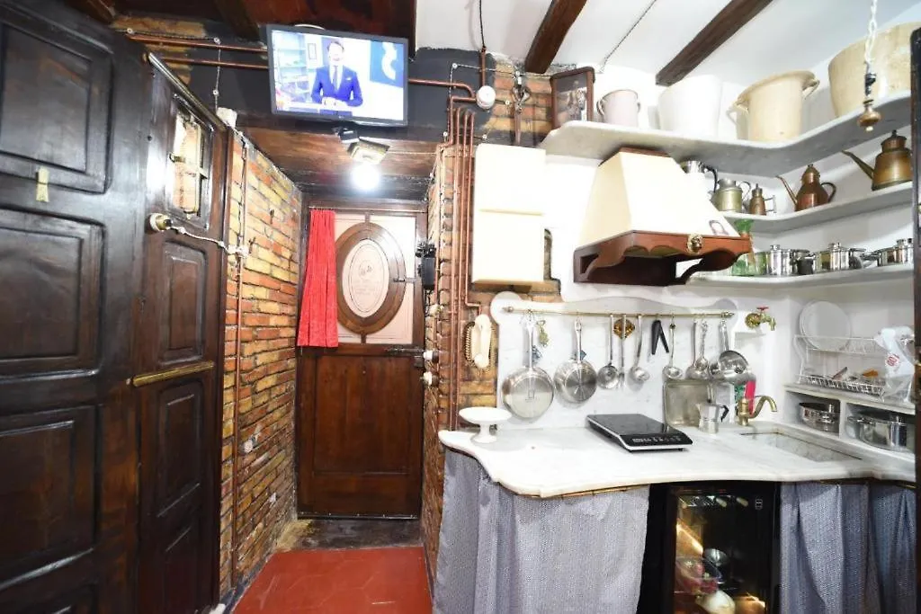 Appartamento La Casa Dei Custodi Del Duca Ruffo Di Bagnara Napoli 0*,  Italia